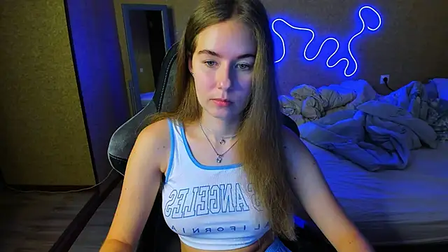 Snapshot of EmilyPaw chatting on June 2026 07:05:01 PM EmilyPaw online show from June 2026 07:05:01 PM