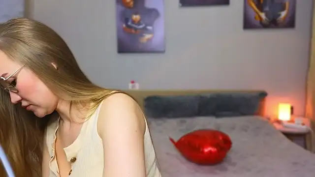 Snapshot of DianaShermy chatting on March 2026 01:28:01 PM DianaShermy online show from March 2026 01:28:01 PM