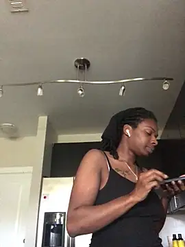 Snapshot of theprettysoles chatting on April 2026 08:43:01 PM theprettysoles online show from April 2026 08:43:01 PM