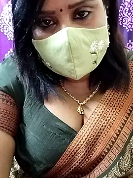 Queenflowerr online show from October 2025 05:55:02 PM