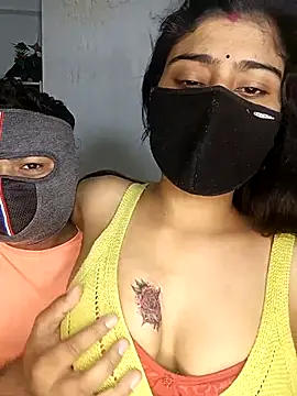 Snapshot of Love-N chatting on November 2025 07:24:02 PM Love-N online show from November 2025 07:24:02 PM