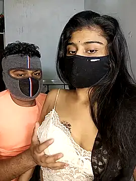 Snapshot of Love-N chatting on November 2025 10:46:01 PM Love-N online show from November 2025 10:46:01 PM