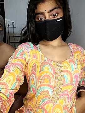 Snapshot of Love-N chatting on December 2025 06:01:02 PM Love-N online show from December 2025 06:01:02 PM