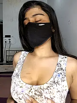 Snapshot of Love-N chatting on December 2025 10:27:02 PM Love-N online show from December 2025 10:27:02 PM