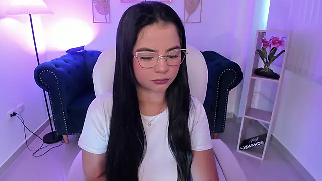 Layla Breezee online show from March 2026 11:48:01 AM