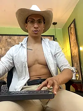 Snapshot of ApoloCruz chatting on October 2025 05:59:02 AM ApoloCruz online show from October 2025 05:59:02 AM