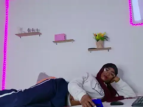 nahomy james25 online show from February 2025 02:56:02 PM