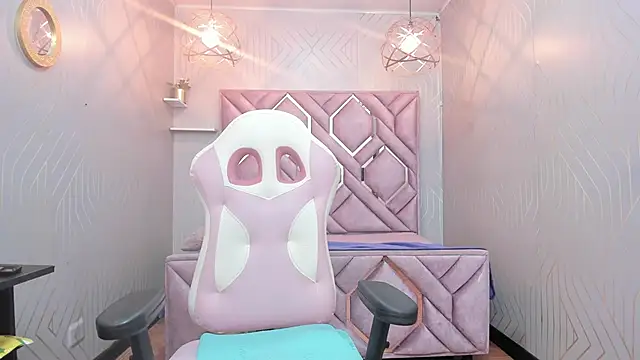 nefertiti ebony online show from March 2025 02:37:01 AM