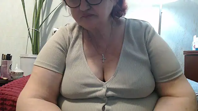 Snapshot of DeniseeRosea chatting on April 2026 05:17:02 PM DeniseeRosea online show from April 2026 05:17:02 PM