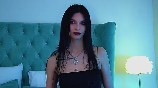 Snapshot of BeverlyMost chatting on June 2026 07:01:01 PM BeverlyMost online show from June 2026 07:01:01 PM