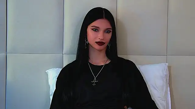 Snapshot of BeverlyMost chatting on June 2026 12:22:01 PM BeverlyMost online show from June 2026 12:22:01 PM