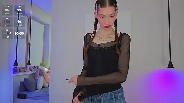 Snapshot of HappyVivy chatting on October 2025 08:19:01 PM HappyVivy online show from October 2025 08:19:01 PM