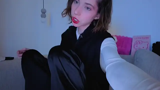 Snapshot of HappyVivy chatting on April 2026 11:43:02 PM HappyVivy online show from April 2026 11:43:02 PM