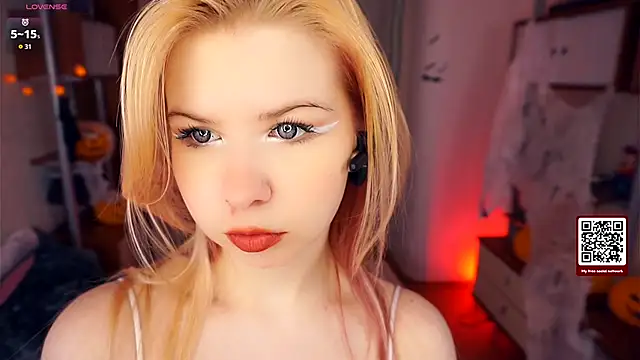 LynetHakes online show from November 2025 04:23:02 AM