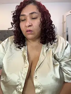 Snapshot of KarlaWild chatting on July 2026 01:40:01 AM KarlaWild online show from July 2026 01:40:01 AM