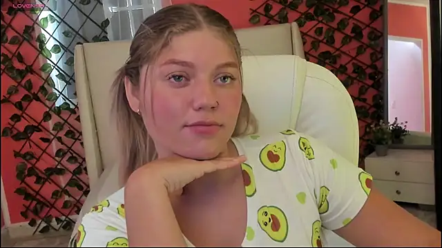 Snapshot of alaia_greyy chatting on May 2026 12:46:01 PM alaia greyy online show from May 2026 12:46:01 PM