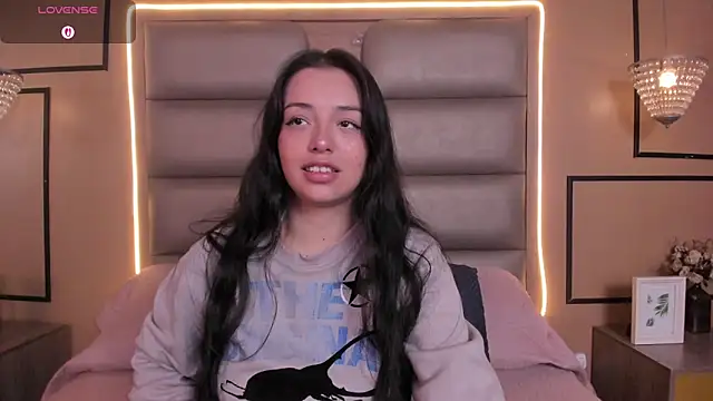 CAYLINCOLLINS online show from February 2026 03:04:01 AM