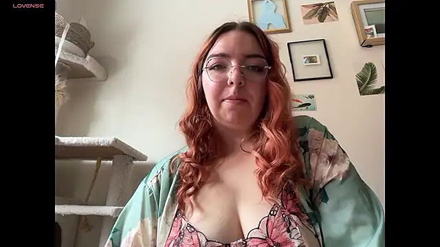 Snapshot of curvycate127 chatting on November 2025 05:49:01 PM curvycate127 online show from November 2025 05:49:01 PM