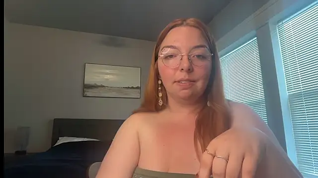 Snapshot of curvycate127 chatting on May 2026 08:37:01 PM curvycate127 online show from May 2026 08:37:01 PM