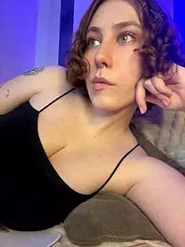 Snapshot of Molli_Luv chatting on July 2026 01:20:02 PM Molli Luv online show from July 2026 01:20:02 PM
