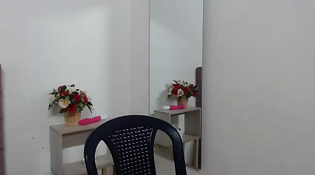 Snapshot of Sofii_Queen_ chatting on January 2025 06:10:01 PM Sofii Queen online show from January 2025 06:10:01 PM