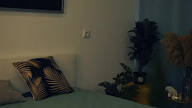 VeronaCritchlow online show from February 2025 11:44:02 AM