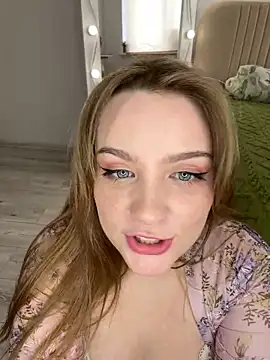 MiaM00N online show from March 2025 10:28:02 AM