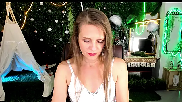 Snapshot of EmiliaBedy chatting on June 2026 09:12:01 AM EmiliaBedy online show from June 2026 09:12:01 AM