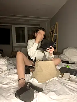 Snapshot of bunnythetailor chatting on November 2025 11:37:02 PM bunnythetailor online show from November 2025 11:37:02 PM