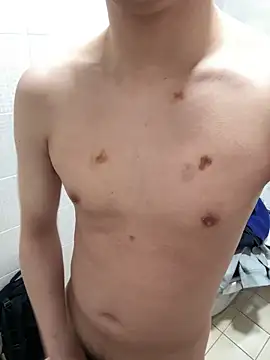 Snapshot of Phil_6677 chatting on February 2025 08:58:01 AM Phil 6677 online show from February 2025 08:58:01 AM