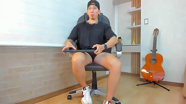 Tombarden online show from December 2025 07:09:01 PM