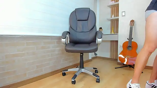 Tombarden online show from December 2025 07:10:01 PM