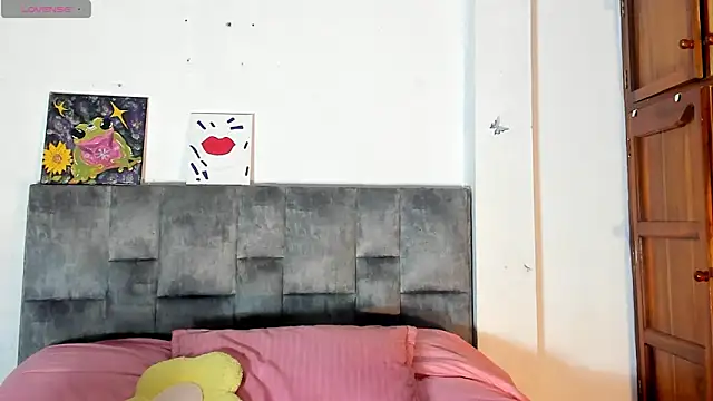 Snapshot of Isangel_ chatting on November 2025 02:28:02 AM Isangel online show from November 2025 02:28:02 AM