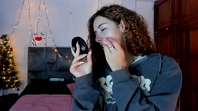 Snapshot of Isangel_ chatting on December 2025 03:59:02 AM Isangel online show from December 2025 03:59:02 AM