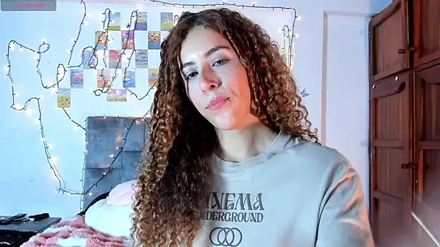 Snapshot of Isangel_ chatting on January 2026 03:21:01 AM Isangel online show from January 2026 03:21:01 AM