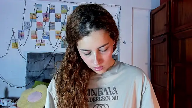 Snapshot of Isangel_ chatting on February 2026 05:00:02 AM Isangel online show from February 2026 05:00:02 AM