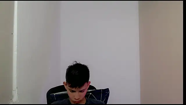 Snapshot of Alexxx_lov chatting on March 2025 12:35:02 PM Alexxx lov online show from March 2025 12:35:02 PM