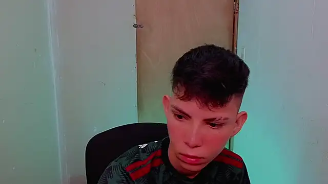 Snapshot of Alexxx_lov chatting on February 2026 12:23:02 PM Alexxx lov online show from February 2026 12:23:02 PM