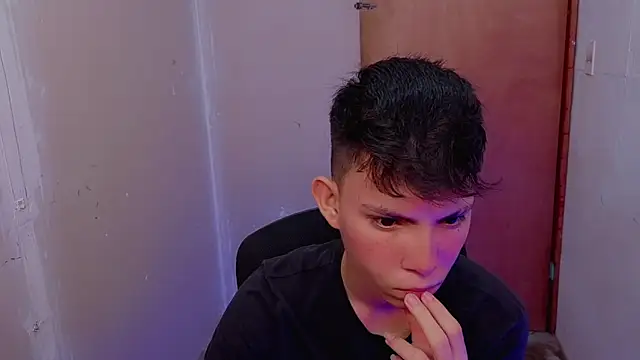 Snapshot of Alexxx_lov chatting on February 2026 12:23:01 PM Alexxx lov online show from February 2026 12:23:01 PM