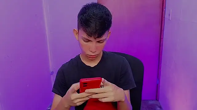 Snapshot of Alexxx_lov chatting on February 2026 12:26:01 PM Alexxx lov online show from February 2026 12:26:01 PM