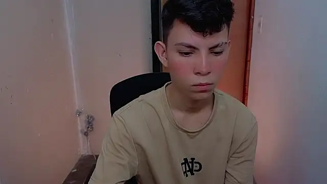 Snapshot of Alexxx_lov chatting on February 2026 12:26:01 PM Alexxx lov online show from February 2026 12:26:01 PM