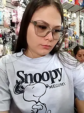 Snapshot of Vale_Saenzz chatting on November 2025 05:33:01 PM Vale Saenzz online show from November 2025 05:33:01 PM