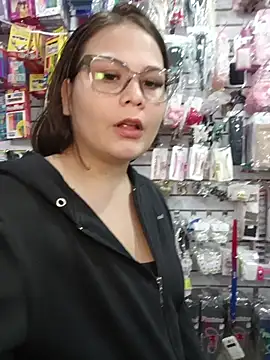 Snapshot of Vale_Saenzz chatting on November 2025 08:55:01 PM Vale Saenzz online show from November 2025 08:55:01 PM