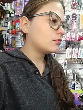 Snapshot of Vale_Saenzz chatting on December 2025 07:08:02 PM Vale Saenzz online show from December 2025 07:08:02 PM