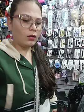 Snapshot of Vale_Saenzz chatting on December 2025 01:14:01 AM Vale Saenzz online show from December 2025 01:14:01 AM