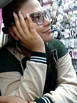 Snapshot of Vale_Saenzz chatting on February 2026 12:48:01 AM Vale Saenzz online show from February 2026 12:48:01 AM