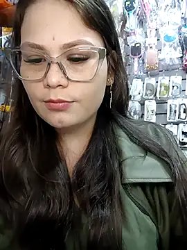 Snapshot of Vale_Saenzz chatting on February 2026 06:17:02 PM Vale Saenzz online show from February 2026 06:17:02 PM