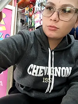 Snapshot of Vale_Saenzz chatting on February 2026 07:12:01 PM Vale Saenzz online show from February 2026 07:12:01 PM