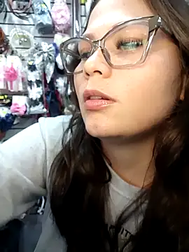 Snapshot of Vale_Saenzz chatting on March 2026 09:32:02 PM Vale Saenzz online show from March 2026 09:32:02 PM