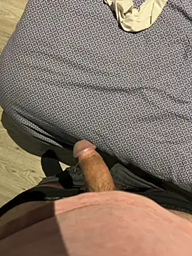 yannusgir33 online show from April 2026 09:44:01 AM